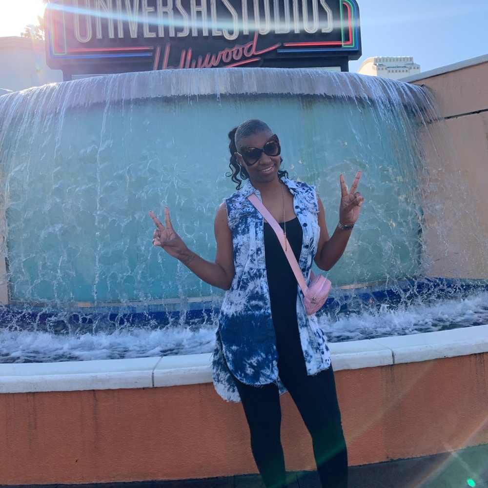 Meet your Posher, Nikeyvea